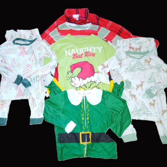 BIG LOT OF CLOTHES CHRISTMAS PAJAMAS SETS FOOTIES BURTS BEES GRINCH~BOYS SIZE 5T - Picture 1 of 4